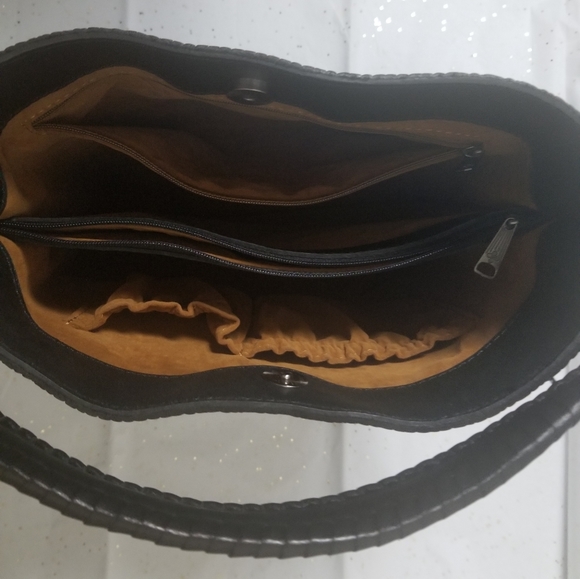 Patricia Nash black leather embossed bucket bag - Picture 8 of 9